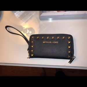Michael kors wristlet